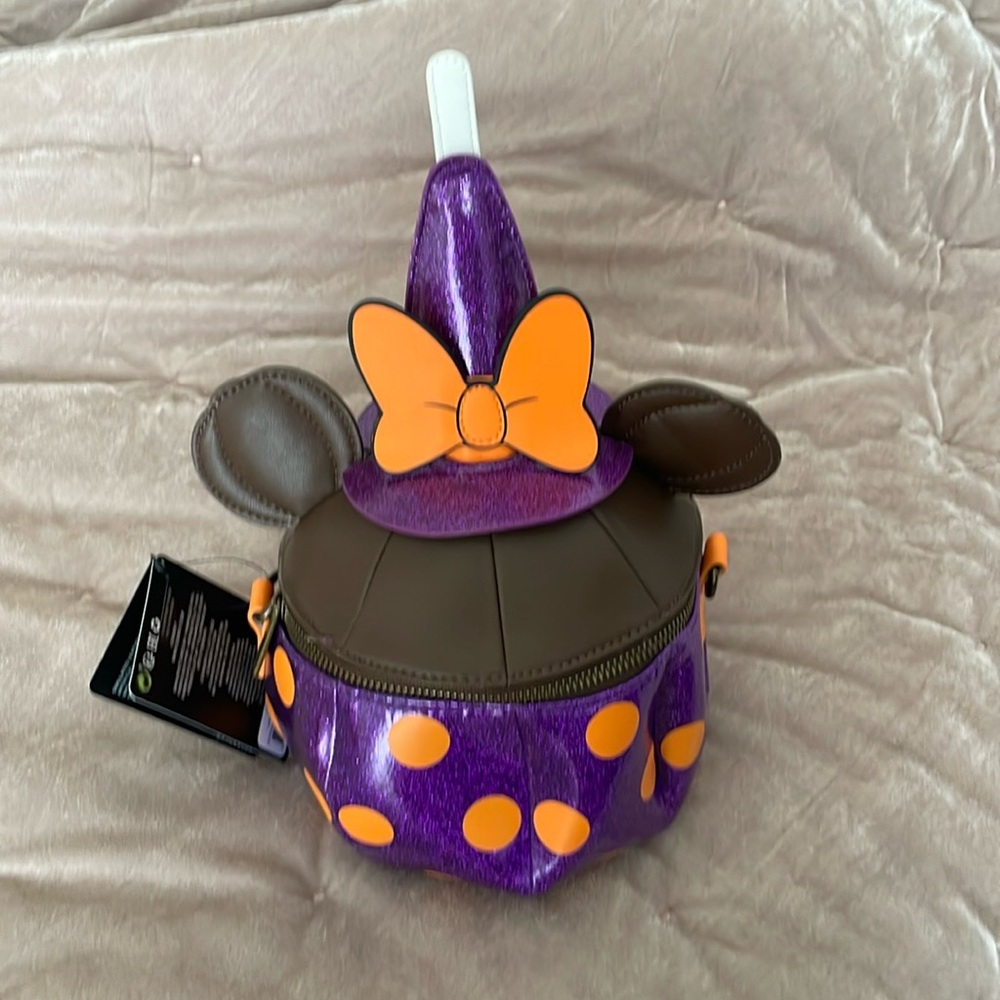 Minnie mouse lounge fly candy apple